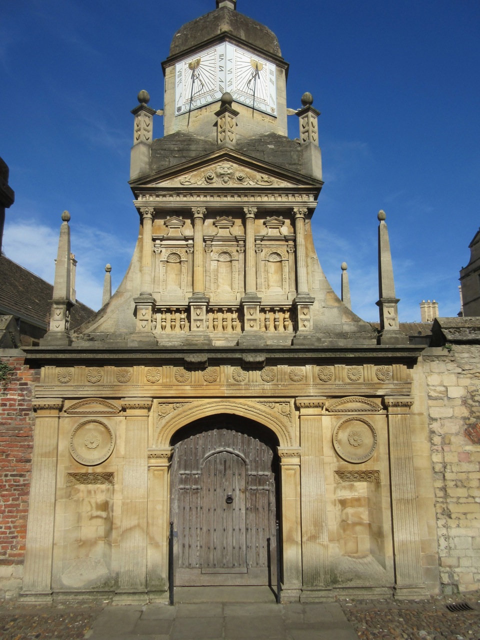 caius-college-cambridge-sundial-gate-of-honour1