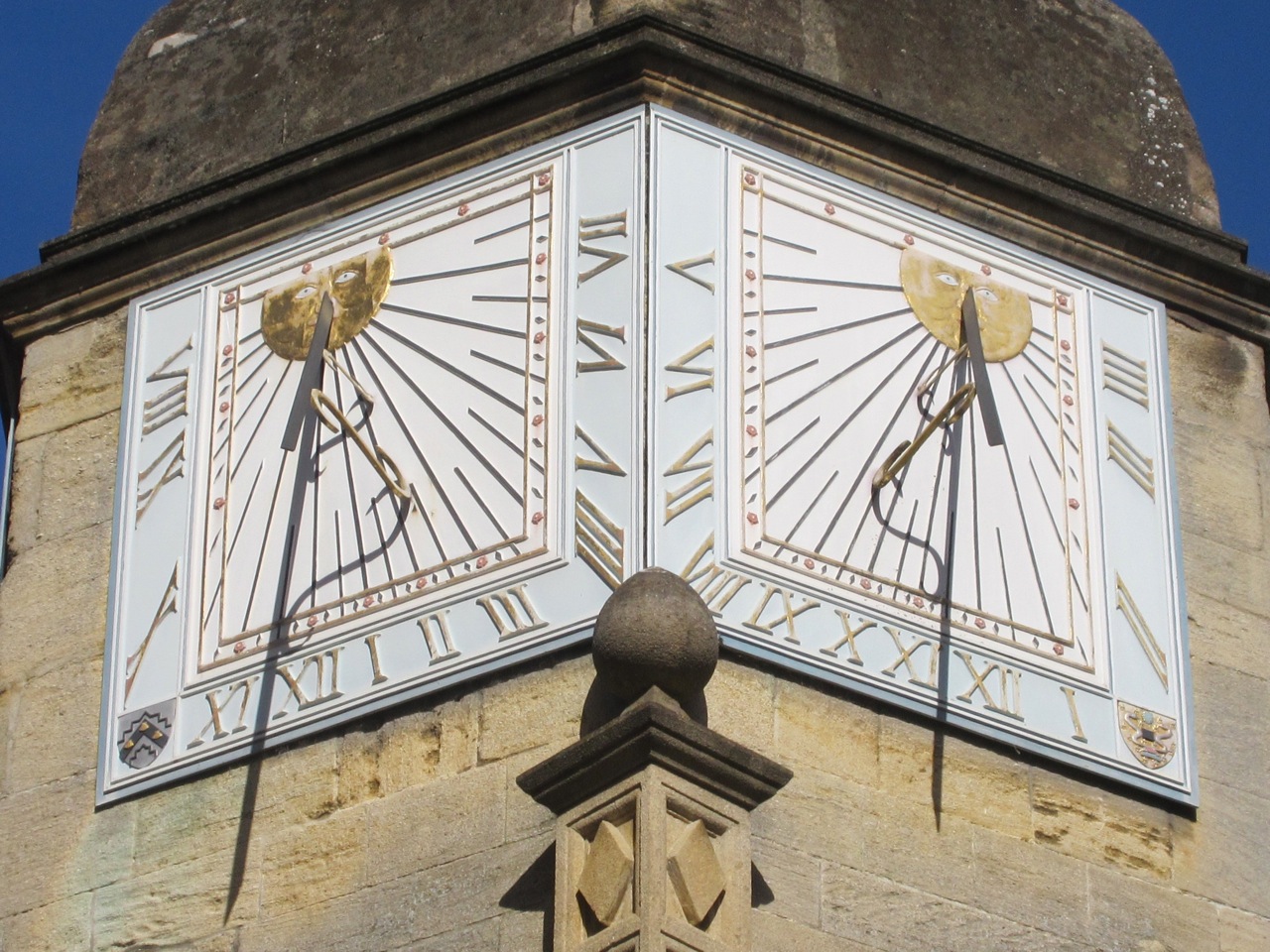 caius-college-cambridge-sundial-gate-of-honour2