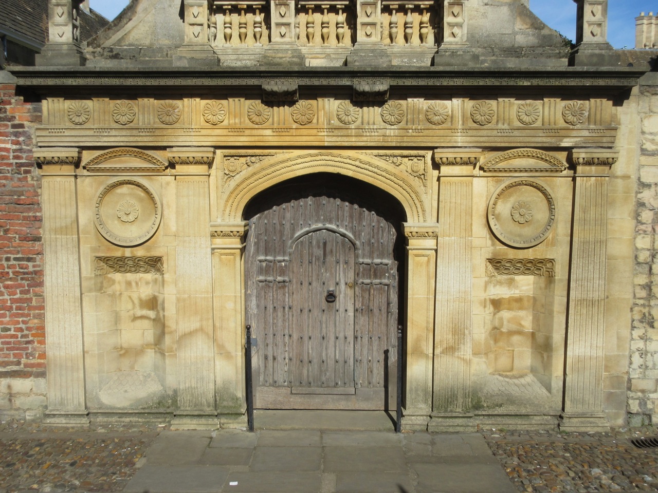 caius-college-cambridge-sundial-gate-of-honour5